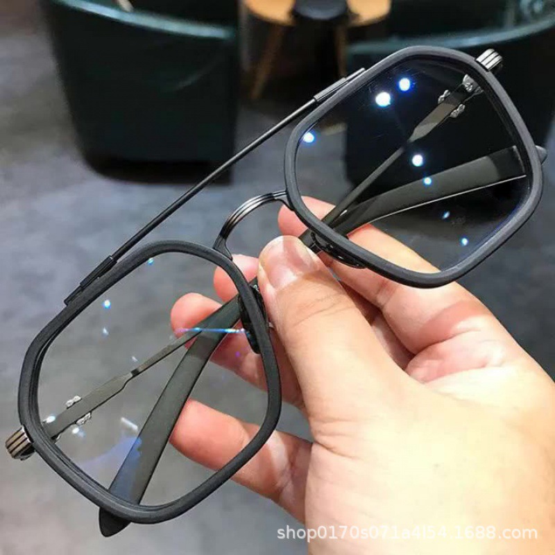 Street Fashion News - Kacamata Hitam Pilot Fashion Eropa dan
