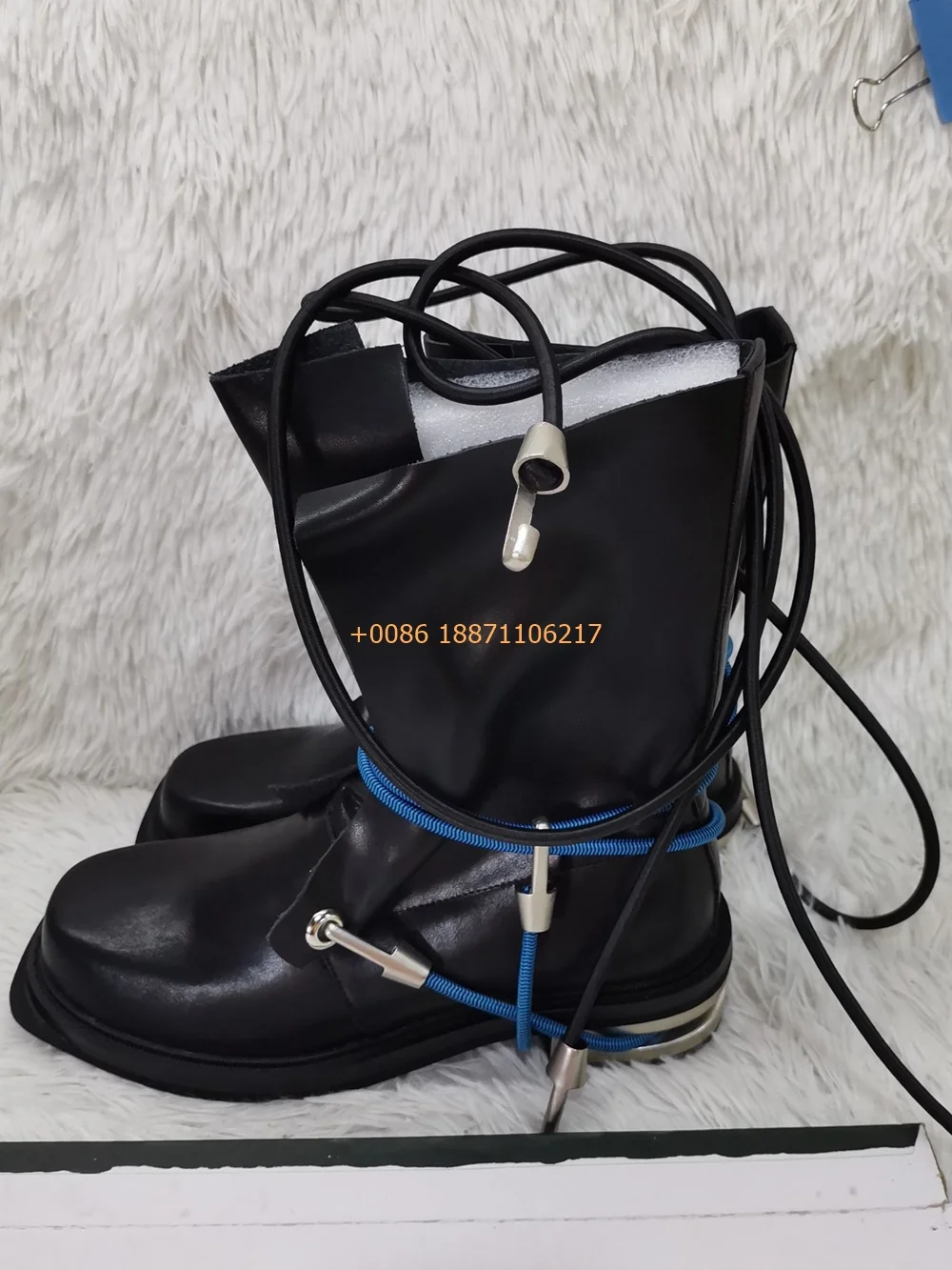 Street Fashion Rome 2025 - Sepatu Bot Wanita Hak Logam Ujung