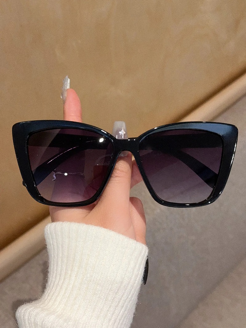 Street Fashion Glasses - Kacamata Hitam Cat Eye Trendi untuk