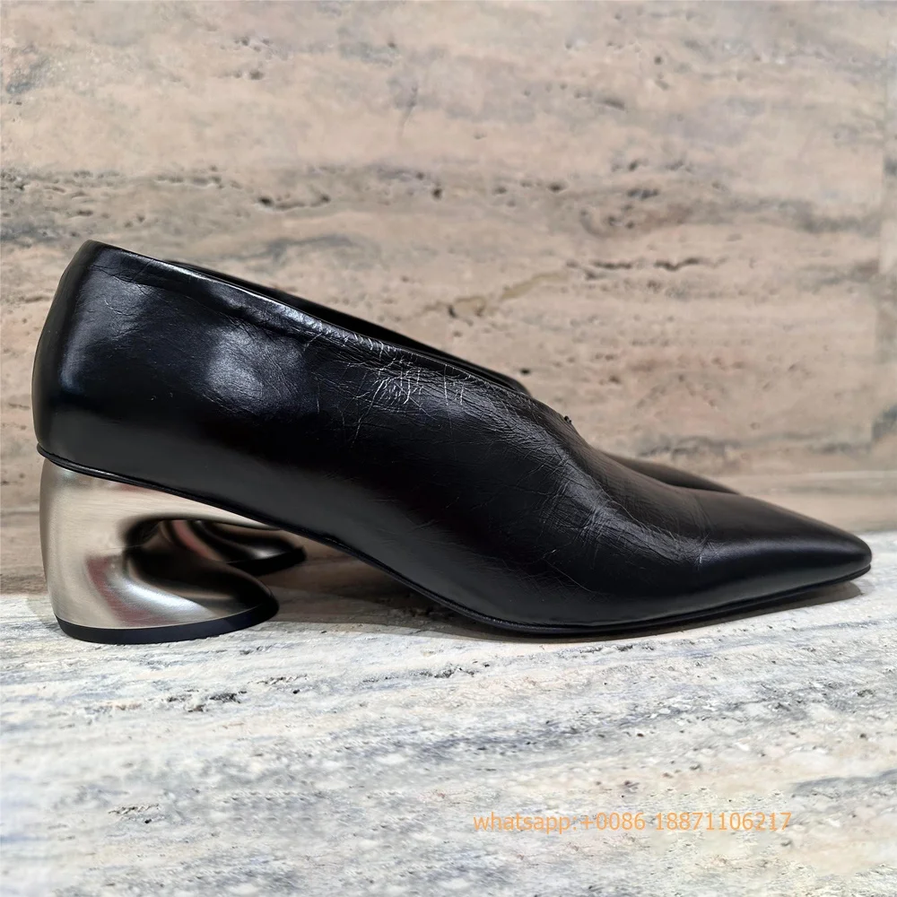 Street Fashion Rome 2025 - Sepatu Pump Wanita Hak Aneh Kulit