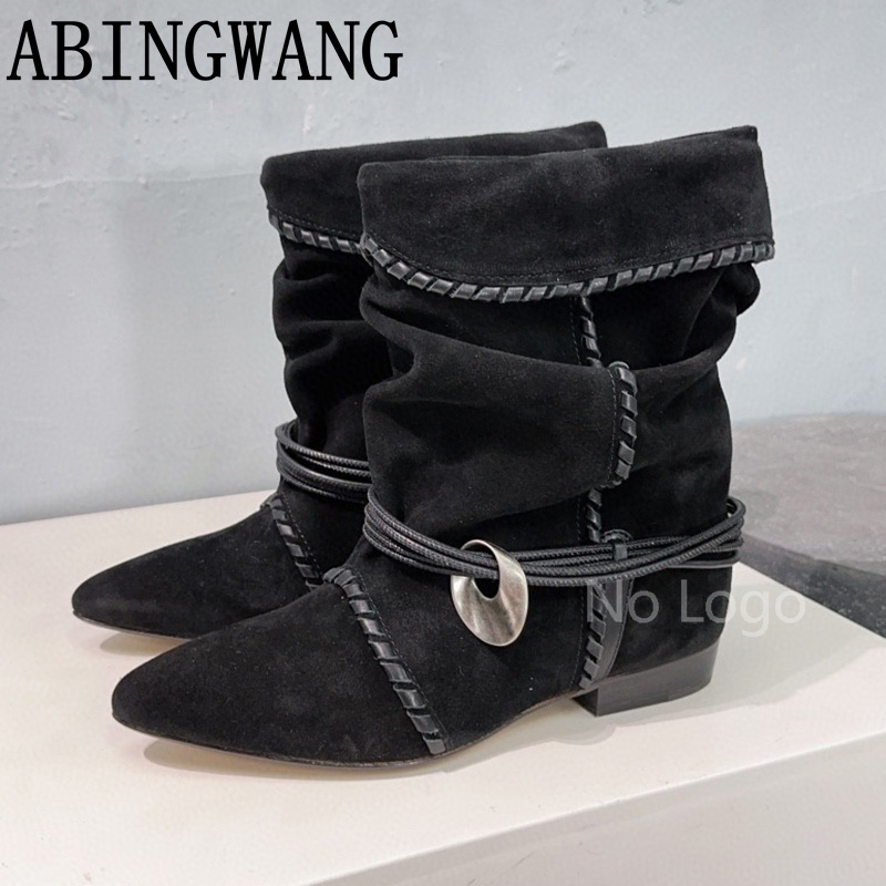 Street Fashion Rome 2025 - Sepatu Boots Kulit Suede Hak Kotak