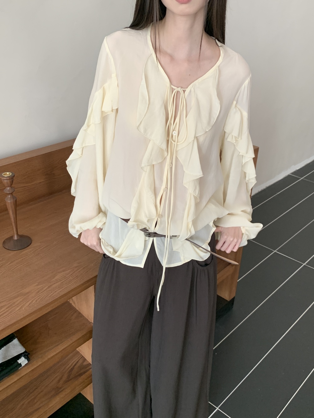Blus CHEERART Kerut V-Neck Ika - Street Fashion Fall 2025 ulasan dan harga