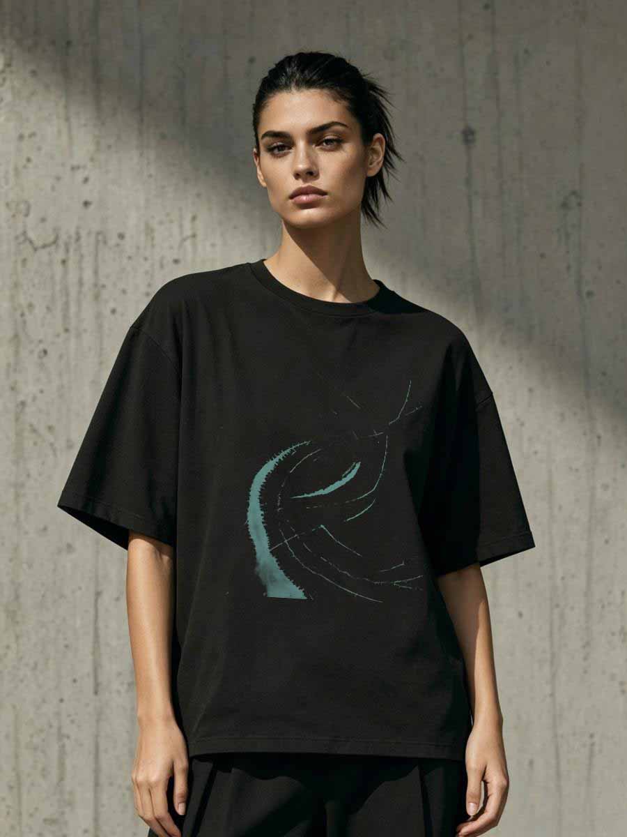 T-Shirt Street Shot Wanita Kat - Urban Street Fashion Photography ulasan dan harga