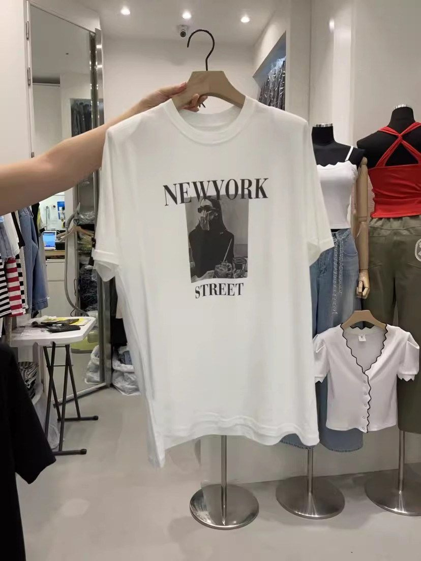 Kaos Grafis Wanita Gaya Jalana - Street Fashion New York 2026 ulasan dan harga