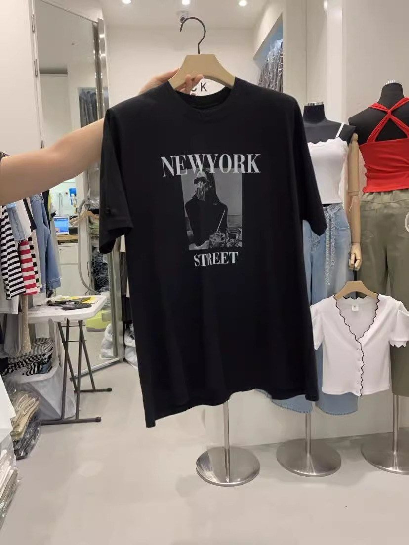 Kaos Grafis Wanita Gaya Jalana - Street Fashion New York 2026 ulasan dan harga