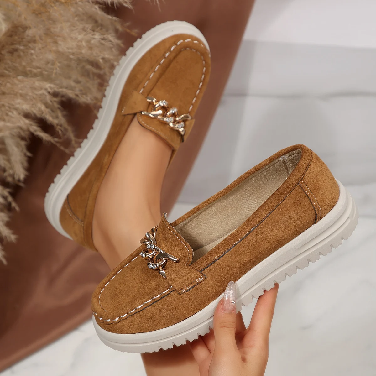 Sepatu Loafer Wanita 2025 Mode - Street Fashion Rome 2025 ulasan dan harga
