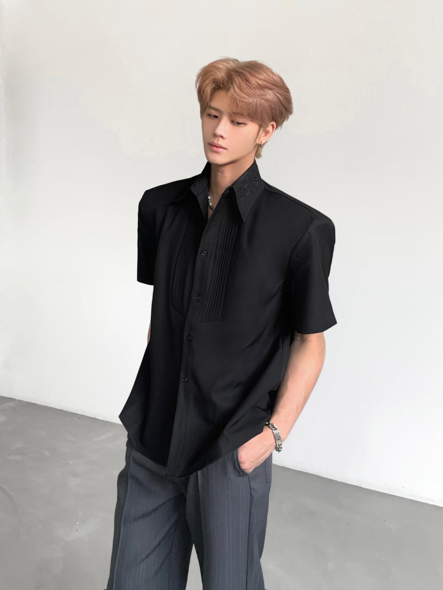 Kemeja Pria Lengan Pendek Bord - Urban Street Fashion Photography ulasan dan harga
