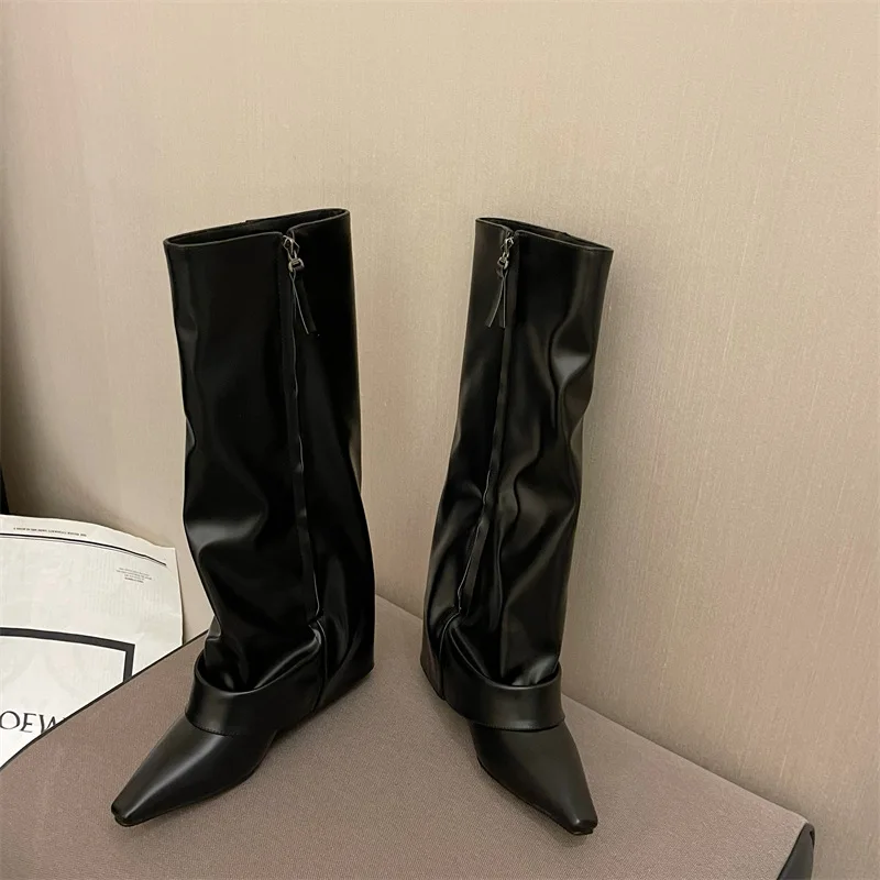 Sepatu Bot Tinggi Kaki Celana  - Street Fashion Rome 2025 ulasan dan harga