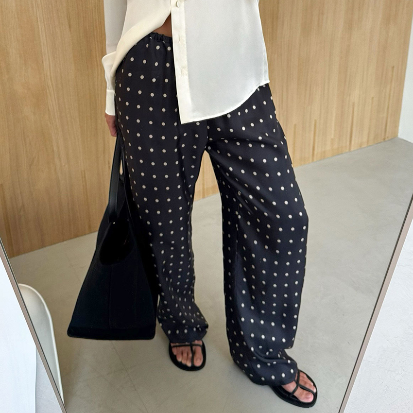 Celana Panjang Hitam Kasual Mo - Street Fashion Fall 2025 ulasan dan harga