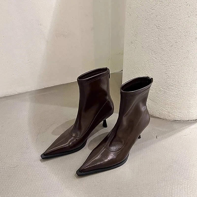 Sepatu Boots Wanita Model Ramp - Street Fashion Rome 2025 ulasan dan harga