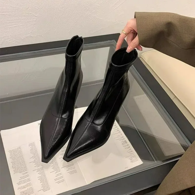 Sepatu Boots Wanita Model Ramp - Street Fashion Rome 2025 ulasan dan harga